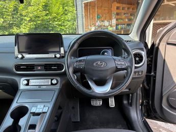 HYUNDAI KONA 39kWh SE Connect SUV 5dr Electric Auto (10.5kW Charger) (136 ps)