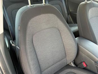 HYUNDAI KONA 39kWh SE Connect SUV 5dr Electric Auto (10.5kW Charger) (136 ps)