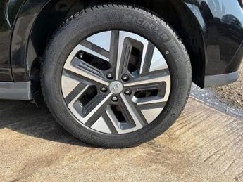HYUNDAI KONA 39kWh SE Connect SUV 5dr Electric Auto (10.5kW Charger) (136 ps)