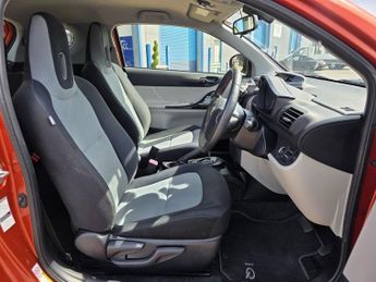 TOYOTA IQ 1.0 VVT-i 2 Hatchback 3dr Petrol Multidrive Euro 5 (68 ps)