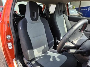 TOYOTA IQ 1.0 VVT-i 2 Hatchback 3dr Petrol Multidrive Euro 5 (68 ps)