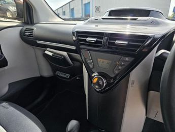 TOYOTA IQ 1.0 VVT-i 2 Hatchback 3dr Petrol Multidrive Euro 5 (68 ps)