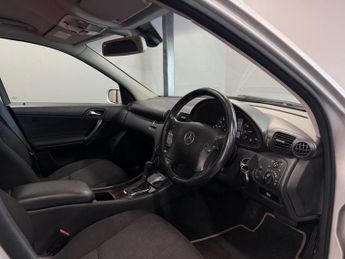 MERCEDES-BENZ C-CLASS 1.8 C180 Kompressor Classic SE Saloon 4dr Petrol Automatic (202 