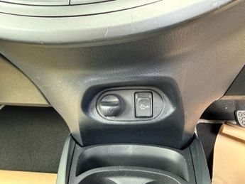 TOYOTA YARIS 1.5 VVT-h Icon Hatchback 5dr Petrol Hybrid E-CVT Euro 6 (101 ps)