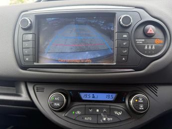 TOYOTA YARIS 1.5 VVT-h Icon Hatchback 5dr Petrol Hybrid E-CVT Euro 6 (101 ps)