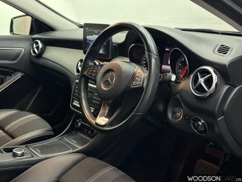 MERCEDES-BENZ GLA 1.6 GLA180 Urban Edition SUV 5dr Petrol 7G-DCT Euro 6 (s/s) (122