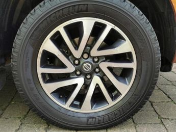 NISSAN NAVARA 2.3 dCi Tekna Pickup Double Cab 4dr Diesel Auto 4WD Euro 6 (190 