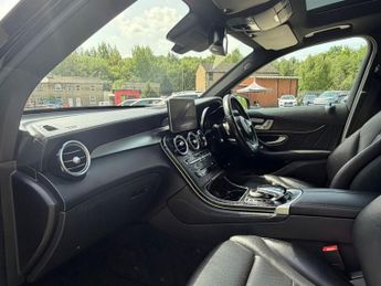 MERCEDES-BENZ GLC 2.1 GLC250d AMG Line (Premium Plus) SUV 5dr Diesel G-Tronic 4MAT