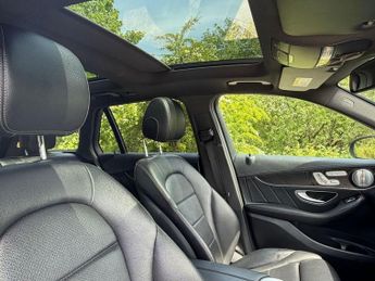 MERCEDES-BENZ GLC 2.1 GLC250d AMG Line (Premium Plus) SUV 5dr Diesel G-Tronic 4MAT
