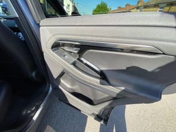 LAND ROVER RANGE ROVER EVOQUE 2.0 P250 MHEV SE SUV 5dr Petrol Auto 4WD Euro 6 (s/s) (249 ps)