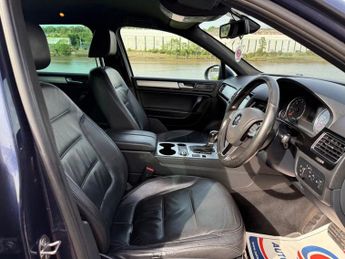 VOLKSWAGEN TOUAREG 3.0 TDI V6 BlueMotion Tech Altitude SUV 5dr Diesel Tiptronic 4WD