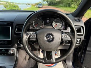 VOLKSWAGEN TOUAREG 3.0 TDI V6 BlueMotion Tech Altitude SUV 5dr Diesel Tiptronic 4WD