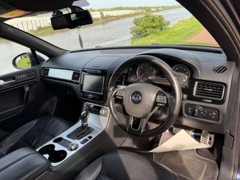 VOLKSWAGEN TOUAREG 3.0 TDI V6 BlueMotion Tech Altitude SUV 5dr Diesel Tiptronic 4WD