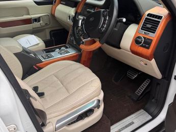 LAND ROVER RANGE ROVER 4.4 TD V8 Autobiography SUV 5dr Diesel Auto 4WD Euro 5 (313 bhp)