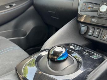 NISSAN LEAF 39kWh N-Connecta Hatchback 5dr Electric Auto (150 ps)