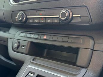 VAUXHALL Vivaro Life Electric 50kWh Combi MPV 5dr Electric Auto LWB (9 Seat, 11kW Charger) (13