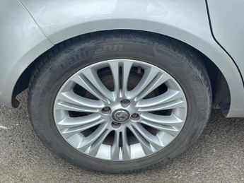 VAUXHALL CORSA 1.4 16V SE Hatchback 5dr Petrol Auto Euro 5 (100 ps)