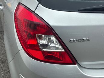 VAUXHALL CORSA 1.4 16V SE Hatchback 5dr Petrol Auto Euro 5 (100 ps)