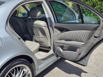 MERCEDES-BENZ E-CLASS 3.2 E320 Avantgarde Saloon 4dr Petrol Automatic (238 g/km, 224 b