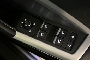 AUDI Q3 1.5 TFSI CoD 35 Sport SUV 5dr Petrol S Tronic Euro 6 (s/s) (150 