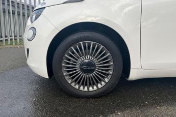 FIAT 500E 42kWh Icon Hatchback 3dr Electric Auto (118 ps) Touchscreen With