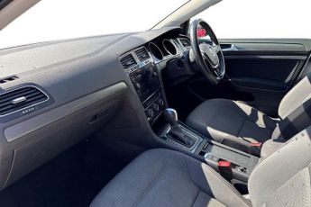 VOLKSWAGEN E-GOLF 35.8kWh e-Golf Hatchback 5dr Electric Auto (136 ps) Front / Rear