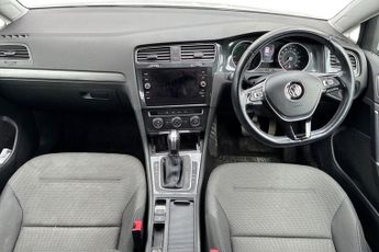 VOLKSWAGEN E-GOLF 35.8kWh e-Golf Hatchback 5dr Electric Auto (136 ps) Front / Rear