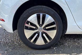 VOLKSWAGEN E-GOLF 35.8kWh e-Golf Hatchback 5dr Electric Auto (136 ps) Front / Rear
