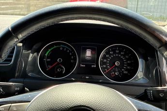 VOLKSWAGEN E-GOLF 35.8kWh e-Golf Hatchback 5dr Electric Auto (136 ps) Front / Rear
