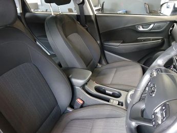 HYUNDAI KONA 1.6 h-GDi SE Connect SUV 5dr Petrol Hybrid DCT Euro 6 (s/s) (141