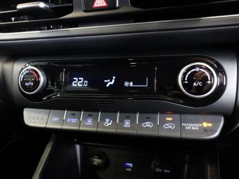 HYUNDAI KONA 1.6 h-GDi SE Connect SUV 5dr Petrol Hybrid DCT Euro 6 (s/s) (141