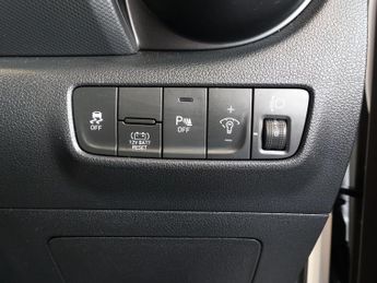 HYUNDAI KONA 1.6 h-GDi SE Connect SUV 5dr Petrol Hybrid DCT Euro 6 (s/s) (141
