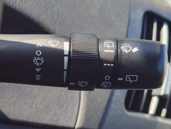 TOYOTA PRIUS 1.8 VVT-h T3 Hatchback 5dr Petrol Hybrid CVT Euro 5 (s/s) (136 p