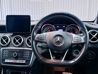 MERCEDES-BENZ A-CLASS 2.1 A220d AMG Line (Premium) Hatchback 5dr Diesel 7G-DCT 4MATIC 
