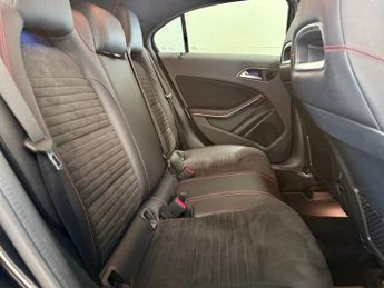 MERCEDES-BENZ A-CLASS 2.1 A220d AMG Line (Premium) Hatchback 5dr Diesel 7G-DCT 4MATIC 