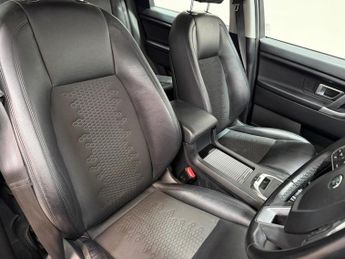 LAND ROVER DISCOVERY SPORT 2.0 TD4 SE Tech SUV 5dr Diesel Auto 4WD Euro 6 (s/s) (180 ps)