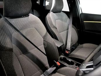 RENAULT CAPTUR 1.6 E-TECH techno SUV 5dr Petrol Hybrid Auto Euro 6 (s/s) (145 p