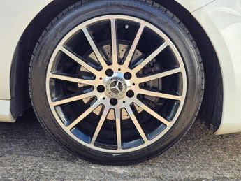 MERCEDES-BENZ A-CLASS 2.1 A200d WhiteArt (Premium Plus) Hatchback 5dr Diesel 7G-DCT Eu