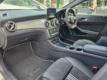 MERCEDES-BENZ A-CLASS 2.1 A200d WhiteArt (Premium Plus) Hatchback 5dr Diesel 7G-DCT Eu