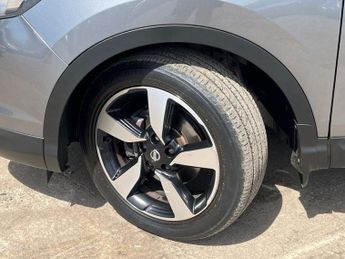 NISSAN QASHQAI 1.6 dCi N-Connecta SUV 5dr Diesel XTRON 2WD Euro 6 (s/s) (130 ps