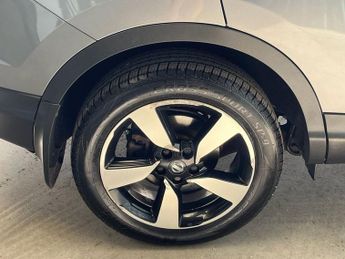 NISSAN QASHQAI 1.6 dCi N-Connecta SUV 5dr Diesel XTRON 2WD Euro 6 (s/s) (130 ps