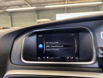 VOLVO V40 2.0 T3 GPF R-Design Nav Plus Hatchback 5dr Petrol Manual Euro 6 