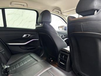 BMW 3 SERIES 2.0 320i Sport Saloon 4dr Petrol Auto Euro 6 (s/s) (184 ps)