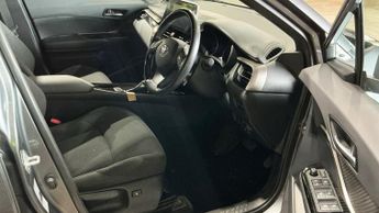 TOYOTA C-HR 1.8 VVT-h Design SUV 5dr Petrol Hybrid CVT Euro 6 (s/s) (122 ps)