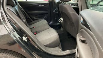 VAUXHALL INSIGNIA 1.5 Turbo D SE Edition Grand Sport 5dr Diesel Manual Euro 6 (s/s