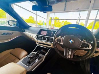 BMW 3 SERIES *HUD!*H/K AUDIO!*2.0 320d M Sport Saloon 4dr Diesel Auto Euro 6 