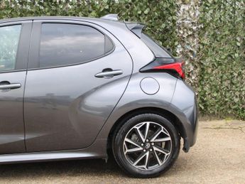 TOYOTA YARIS 1.5 VVT-h Design Hatchback 5dr Petrol Hybrid E-CVT Euro 6 (s/s) 