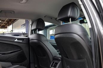 HYUNDAI TUCSON 1.7 CRDi Blue Drive Sport Edition SUV 5dr Diesel DCT Euro 6 (s/s