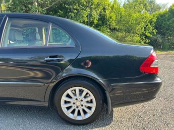MERCEDES-BENZ E-CLASS 2.1 E220 CDI Elegance Saloon 4dr Diesel Automatic (177 g/km, 170