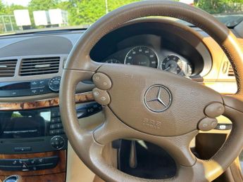MERCEDES-BENZ E-CLASS 2.1 E220 CDI Elegance Saloon 4dr Diesel Automatic (177 g/km, 170